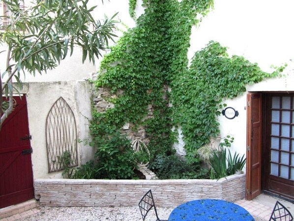 Courtyard of L'Ecurie