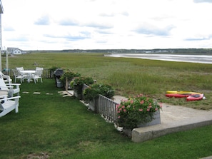 Seaglass Cottage back yard