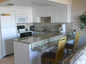 Fully Stocked with Dishes, Cook Ware, etc. for you to stay longer 4weeks 10%off