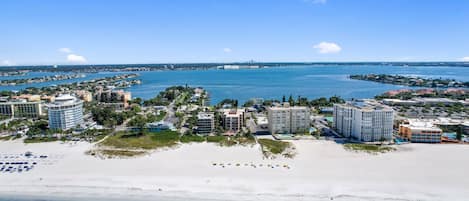 Gulf Gate Resort in the Middle
Top is Boca Ciega Bay
Bottom, the Gulf Of Mexico