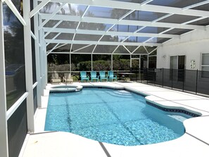 Private pool/spa with child safety fence