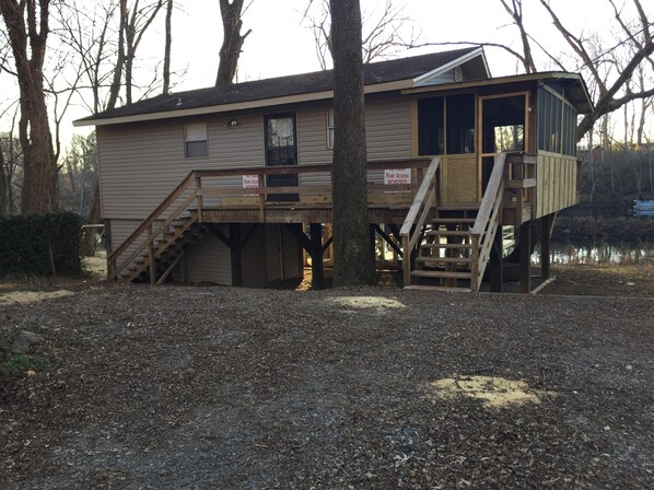 Front of Cabin-New screened in Porch!