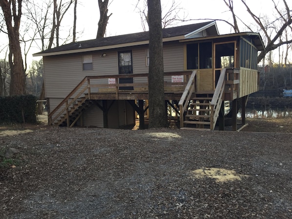 Front of Cabin-New screened in Porch!