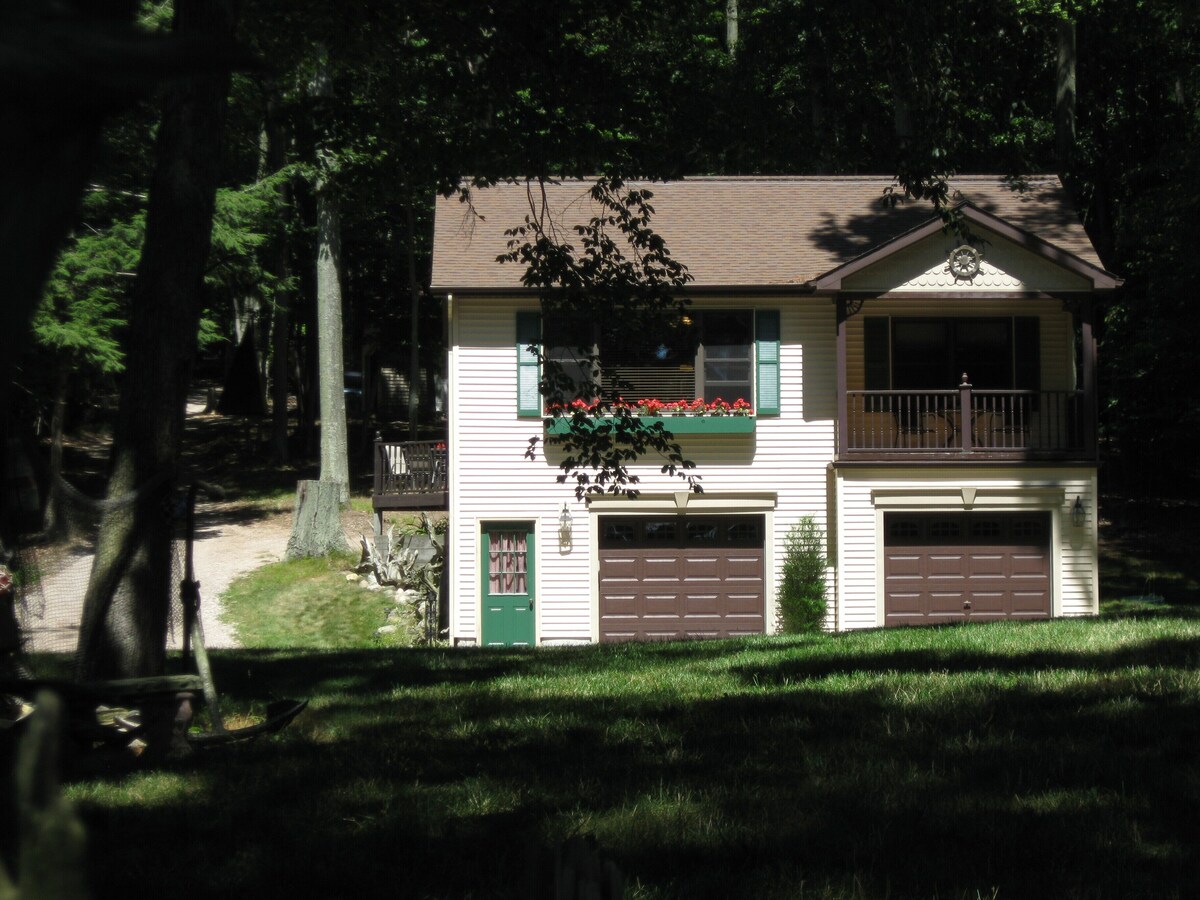 Upper Hamlin Lake All Seasons Cottage