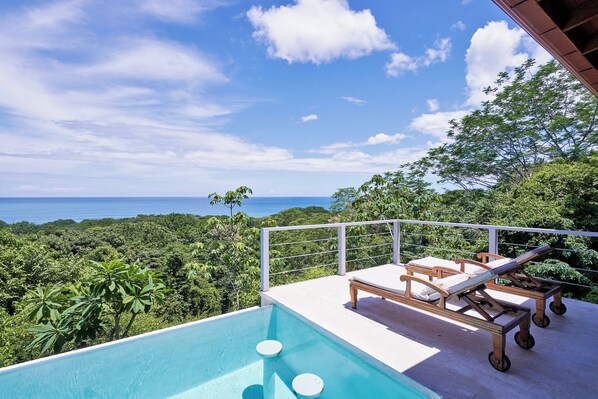 Ocean views and spectacular sunset views
