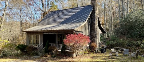 Bear Tree Cabin is situated on the edge of the woods in Valle Crucis, NC.