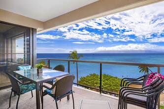 NEW! Beachfront, Amazing Views, AC, Hear the Ocean, Beautiful Spacious Remodel