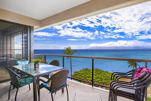 Enjoy the large Lanai - seating for 8 plus a lounge chair.