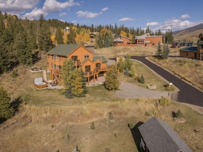 The Homestead--8BR's & 3 Living Rooms; sleeps 18 (4 min. from Keystone Ski Area)