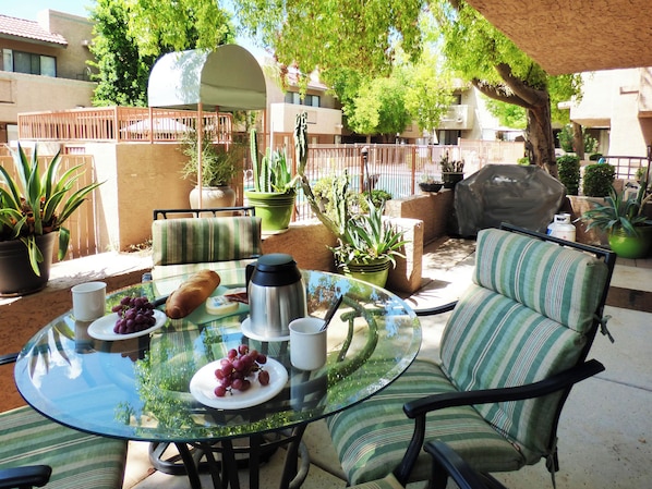 Breakfast steps away from the main pool and jacuzzi. 