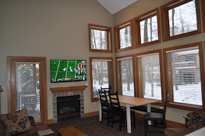 New the winter of 2018, new TV and new table, chairs and bench.