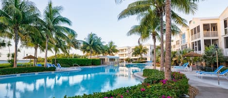 From oasis pool facing building 4 townhouses