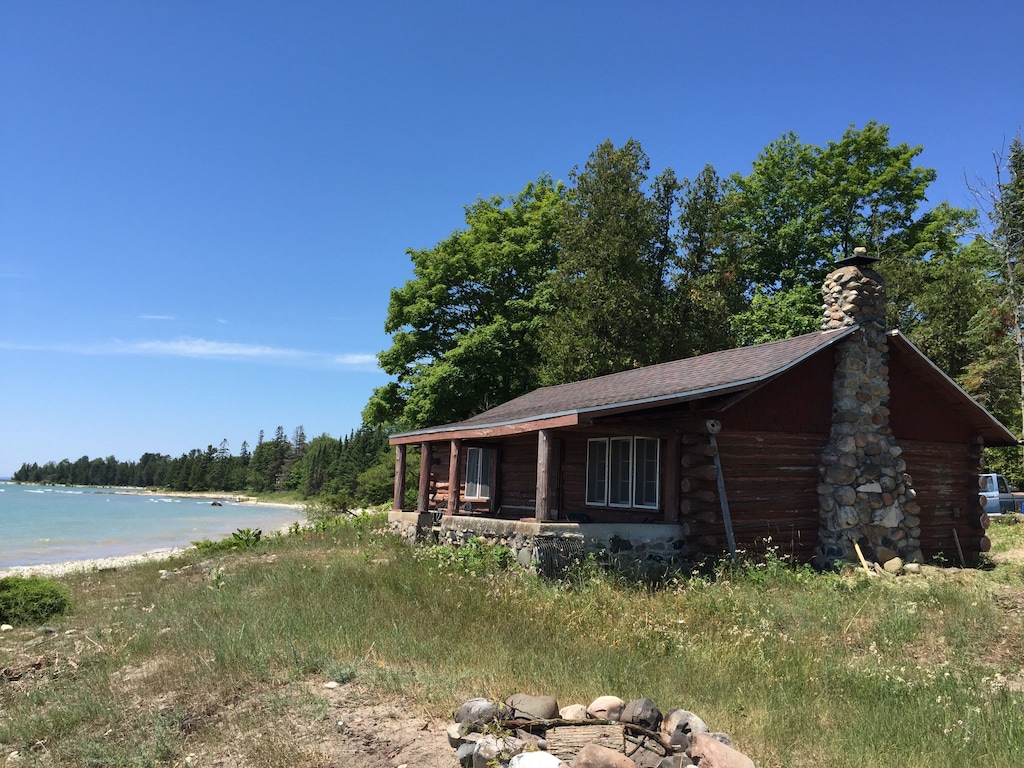 Rustic authentic log cabin in Michigan Beaver Island