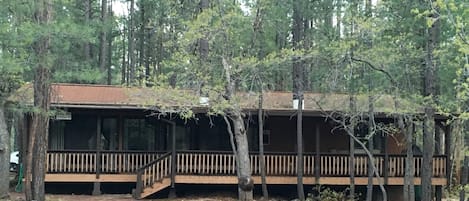 Your cabin in the pines. In Pinetop Country Club.  Sleeps 6. Central Heat/Air