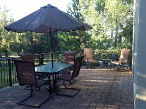 Large Patio - dining table, extra chairs