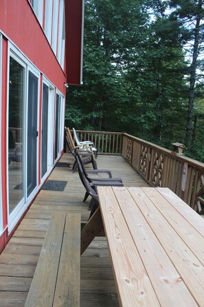 Deck, main floor, and big picnic table for outdoor meals!
