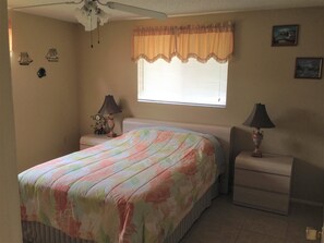 2nd bedroom with full size bed