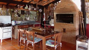 Terraço, churrasqueira e cozinha