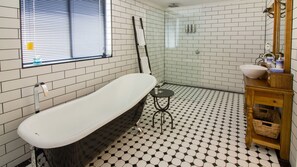 MAIN BATHROOM