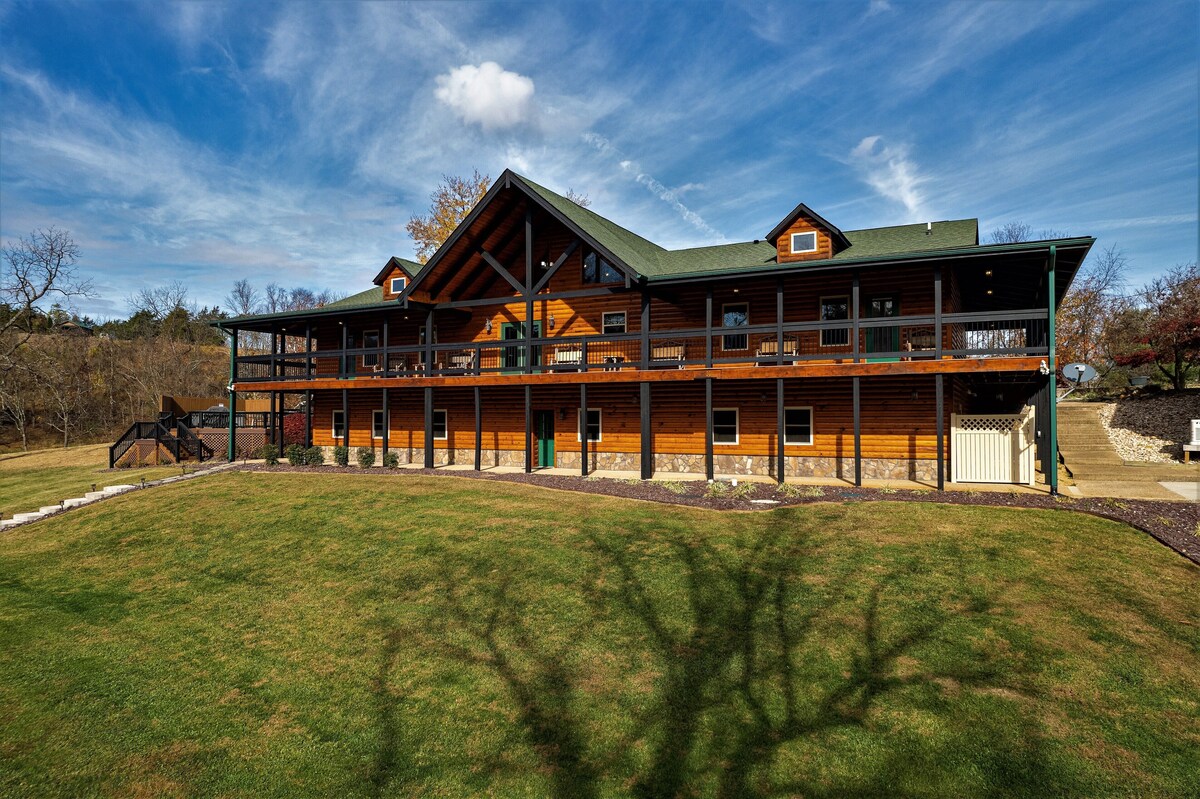 Large Log Cabin Near Luray Shenandoah National Park Mountain View up to 30 GUEST