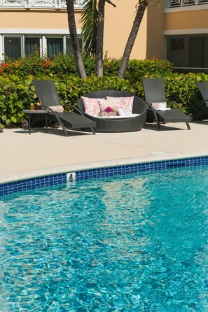 Lounge by the Poolside