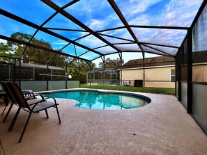 Beautiful 4 bed 3 bath villa located in Sandy Ridge