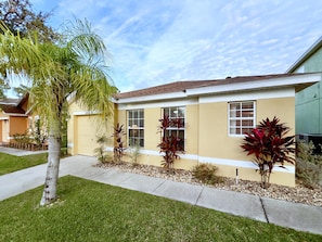 Beautiful 4 bed 3 bath villa located in Sandy Ridge