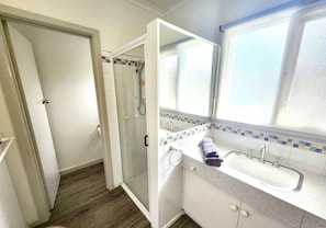 Ensuite connected to main bedroom 