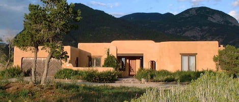 Casa Coyote with Front Wildflower Patio & Unobstructed Mountain Views 