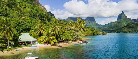 Robinson's Cove beach Villas, Moorea island