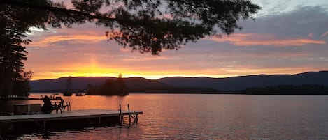 30 ft private dock. Suitable for motor & sailing boats & swimming. Kayaks avail