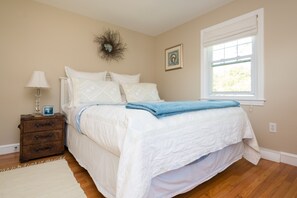 queen size bedroom