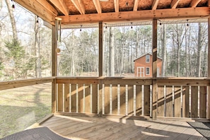 Screened-In Porch | Private Deck | 2-Story Home