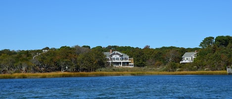 A perfect get-away water front House in Southampton.