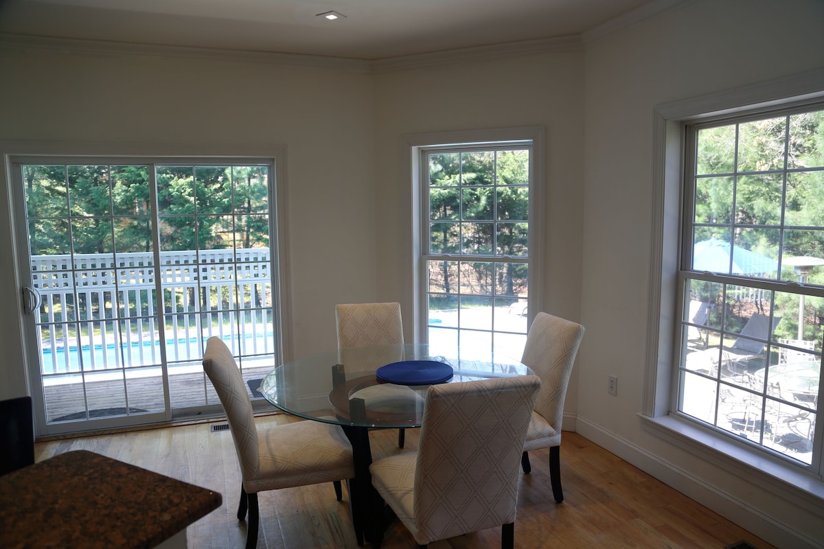 Beautiful 3600sq ft Sag Harbor Village Home, Saltwater Pool, Walk to Beach &Town