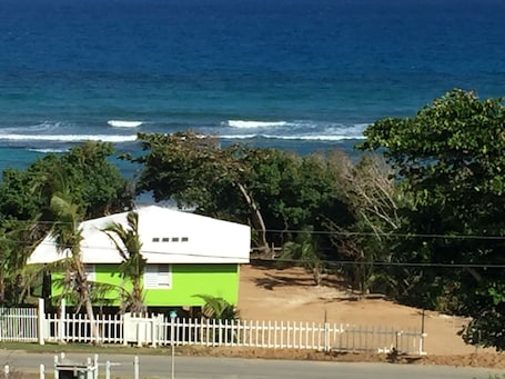 Image de l’hébergement Front de mer! Belle plage de sable à seulement 50 pas! Notre cour est la plage!