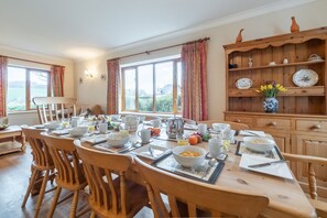 Webbs Retreat, Roserrow. Ground floor:  Dining area