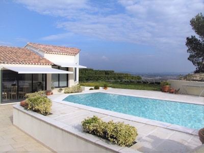 Villa Contemporánea, piscina privada, vista panoramica, cerca cuidad de Avignon