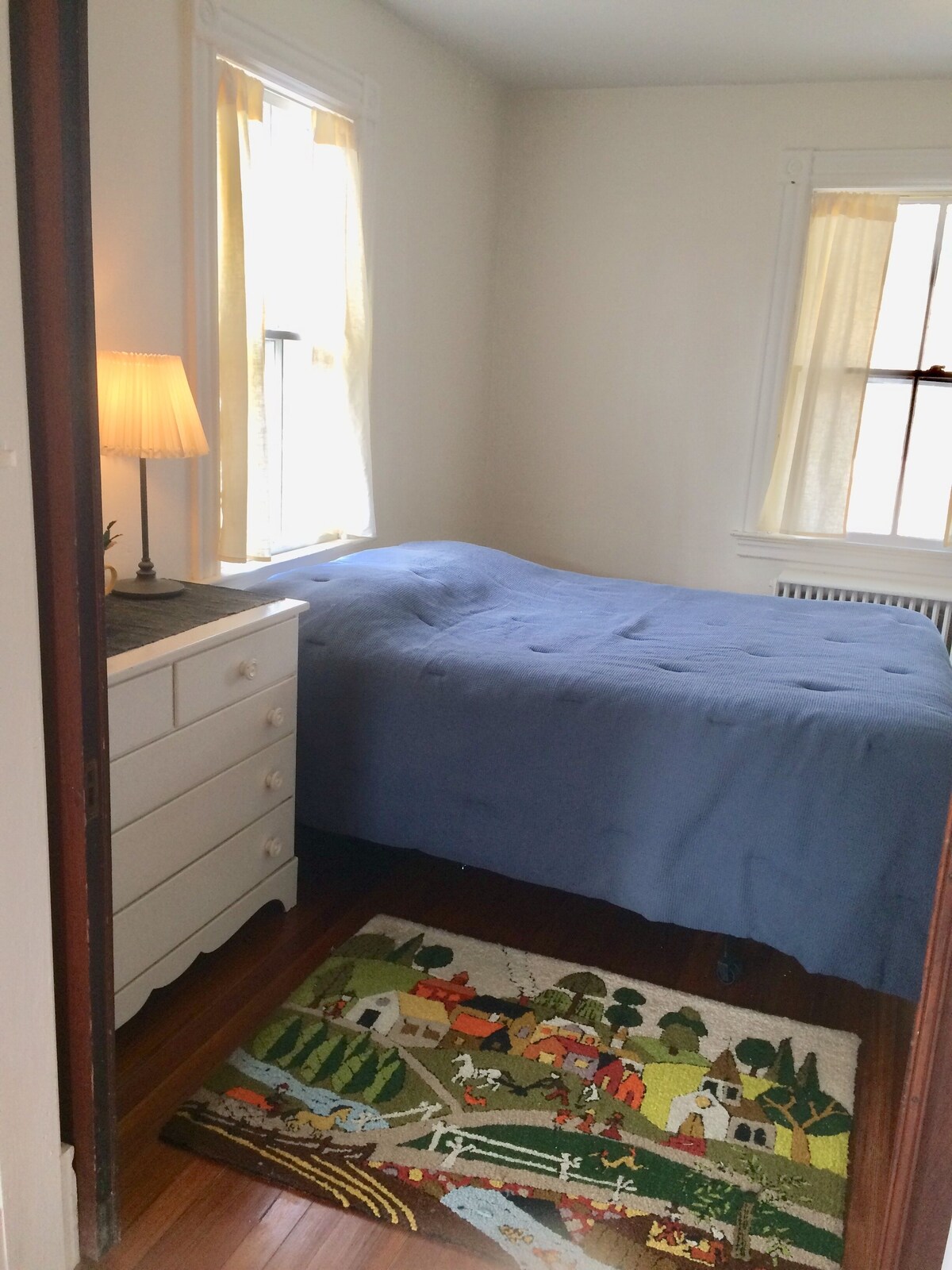 Comfortable Living in Casual 100 yr old Home, 10 min walk to Stonington Village