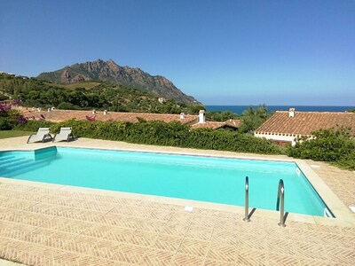 Four-family villa in front of the sea private pool