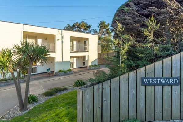 12 Westward Flats, Polzeath. A well presented two bedroom, first floor apartment, ideally located within walking distance of Polzeath beach