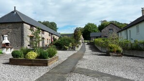 Pedestrian route - Newhouse Barton - child friendly