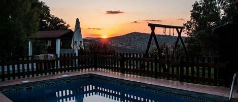 Atardecer desde la piscina