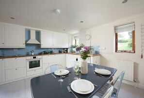 Curlews Cwtch, Roserrow. Ground floor: The superbly-equipped kitchen