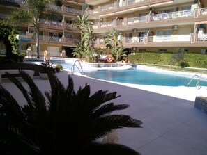 swimming-pool