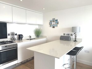 Open plan kitchen with breakfast bar, WM, dishwasher, Fridge and freezer