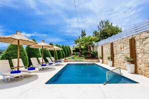 Amazing pool terrace with sun beds & umbrellas!