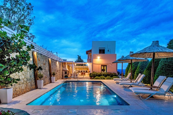 Villa Elmyra, beautiful pool terrace!