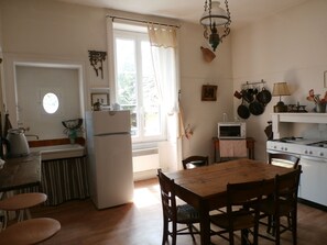 The kitchen from the entrance