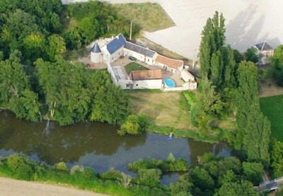 Landhaus des XIX. Jahrhunderts auf einem Gebiet des XIV. Jahrhunderts -Teich-Fischfang